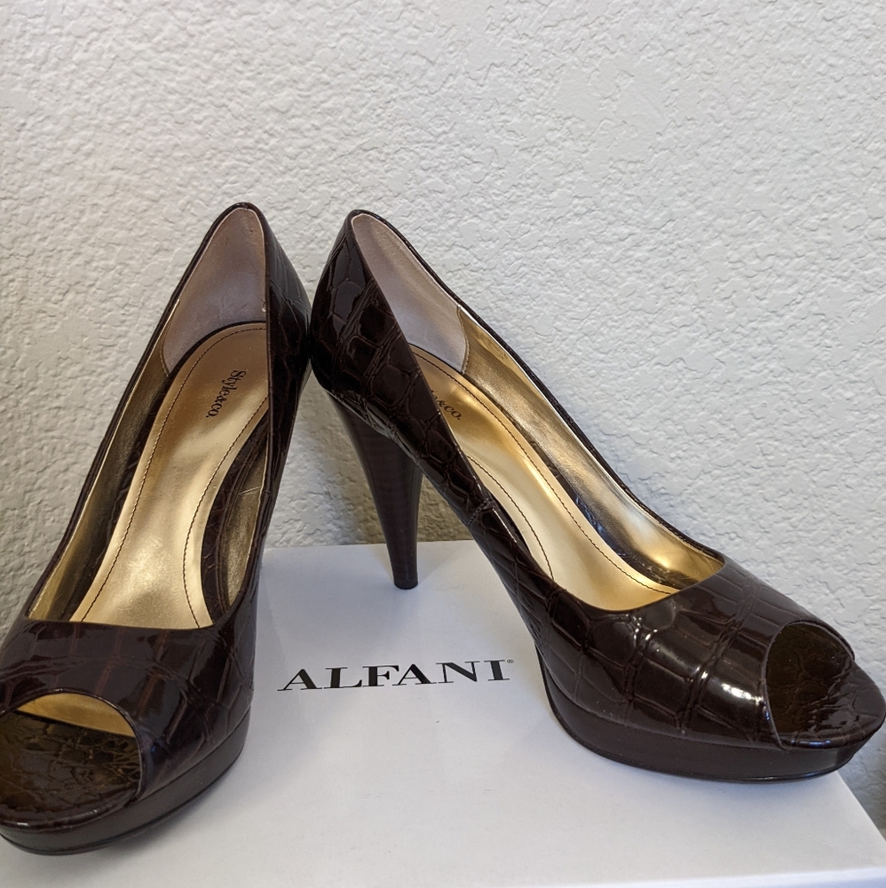 Woman's peep toe high heels